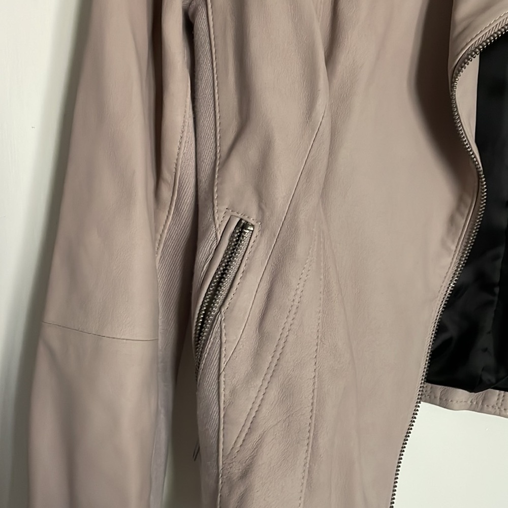 Leather jacket - Picture 2 of 10